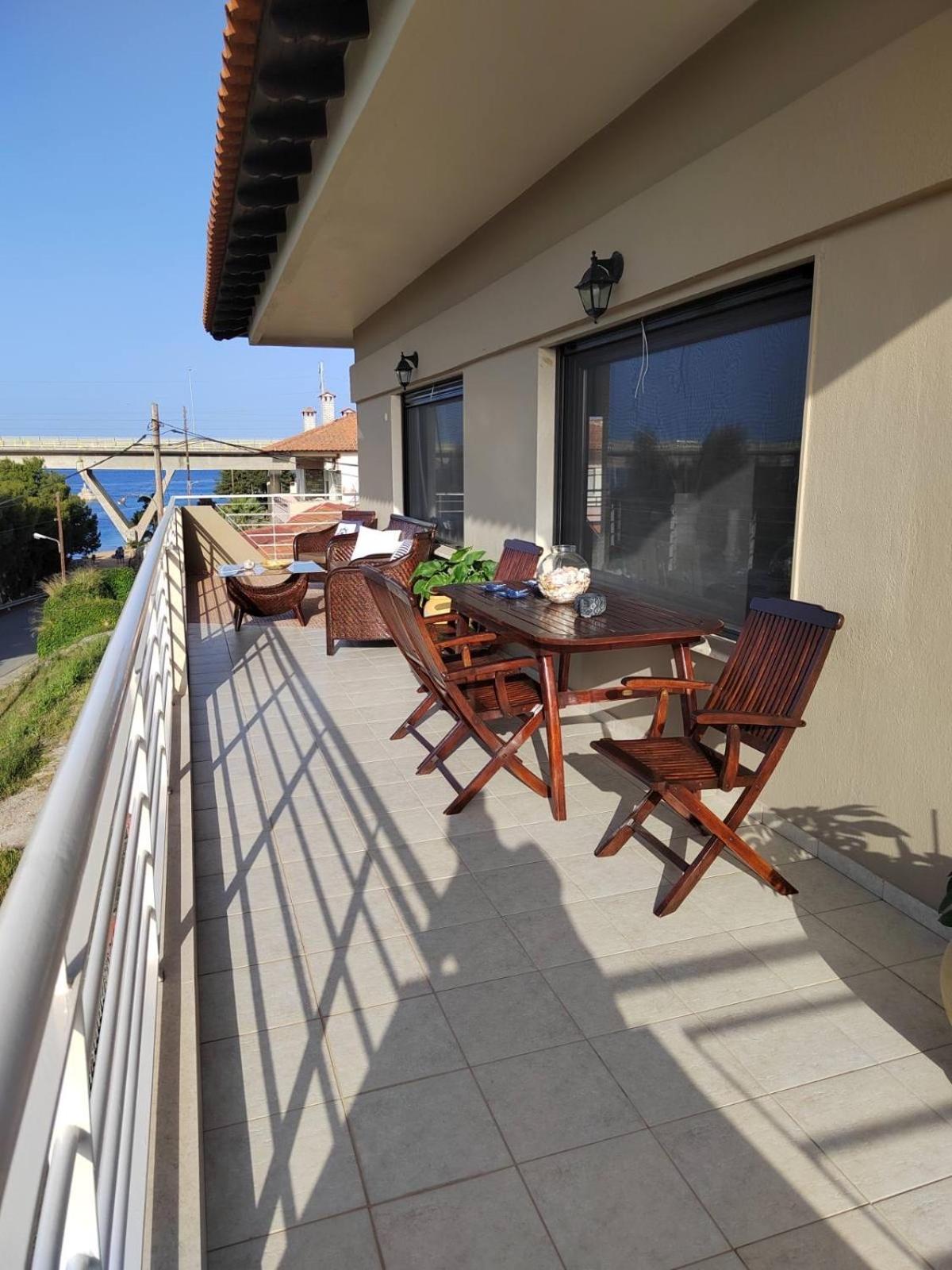 The House Next To The Canal ! Nea Moudania Exterior foto
